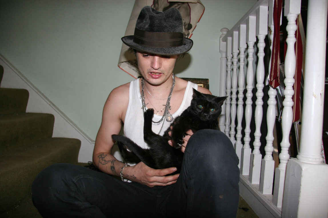 A Day at Pete Doherty's House / Wiltshire / Cat & the hat
